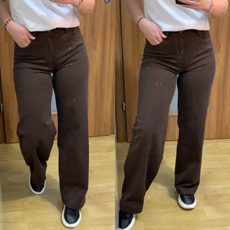 NOUTATI - Blugi evazati maro cu pietricele