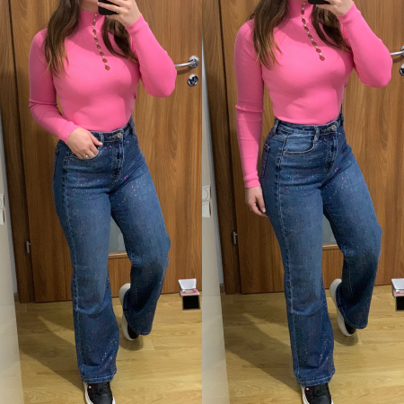 Set blugi albastri evazati elastici pictati+ bluza roz cu nasturei cristal