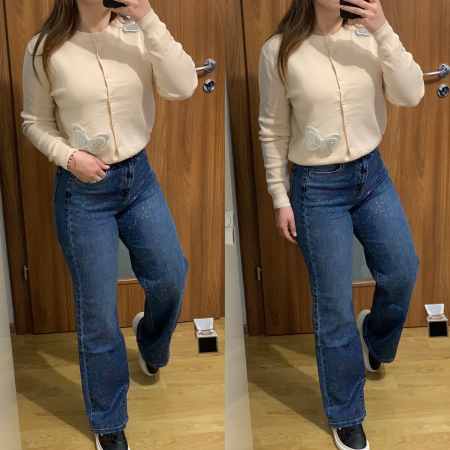 NOUTATI - Set blugi albastri evazati elastici pictati+ pulover bej cu fluturasi