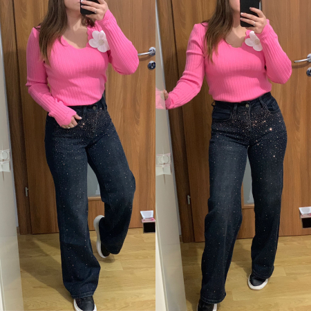 NOUTATI - Set blugi indigo evazati cu pietricele+ bluza roz cu floare detasabila