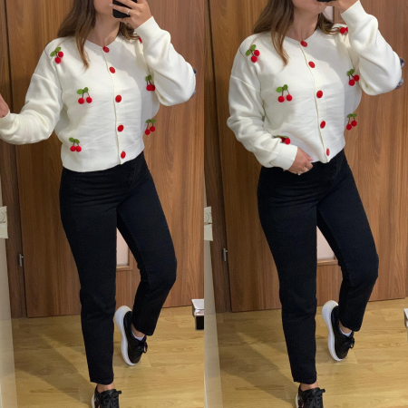 NOUTATI - Set blugi boyfriend negri+ pulover cu cirese