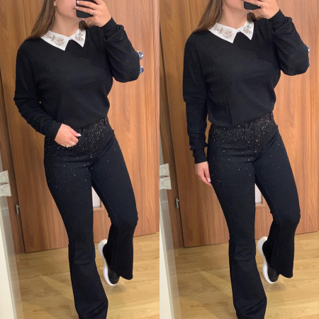 NOUTATI - Set blugi evazati elastici cu pietre+ bluza neagra guler cu pietre