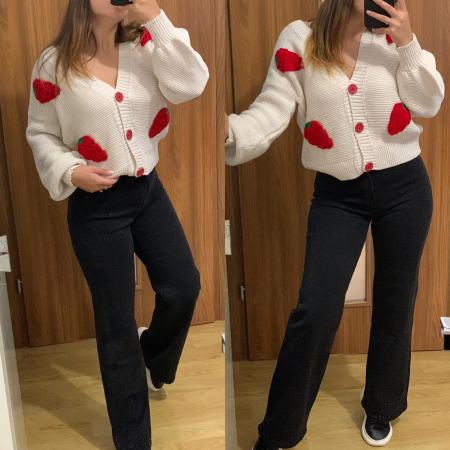 NOUTATI - Set blugi evazati elastici cu pietre+ pulover cu capsuni