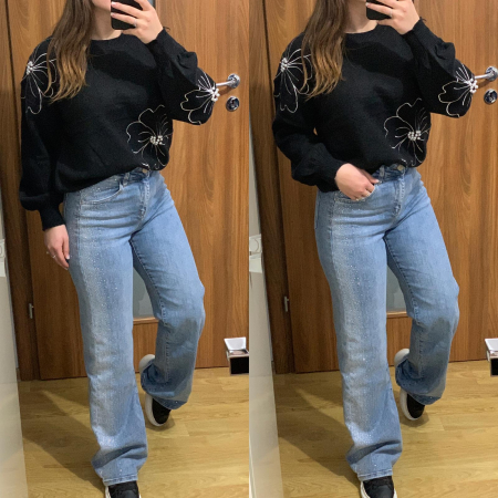 NOUTATI - Set blugi evazati elastici cu pietricele+ pulover negru cu floricele accesorizate