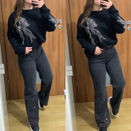 NOUTATI - Set blugi gri inchis evazati elastici cu pietre+ pulover negru cu fundite