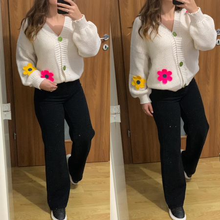 NOUTATI - Set blugi negri evazati elastici cu pietricele+ pulover bej cu floricele