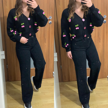 Set blugi negri evazati elastici cu pietricele+ pulover negru cu cirese