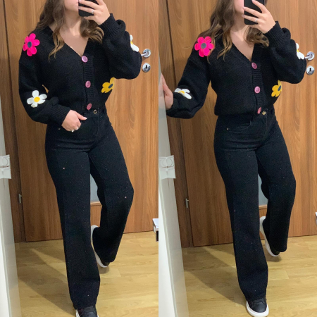 Set blugi negri evazati elastici cu pietricele+ pulover negru cu floricele
