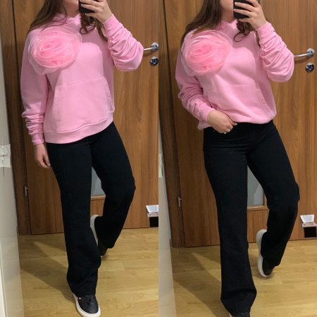 NOUTATI - Set blugi negri evazati+ hanorac roz cu floare