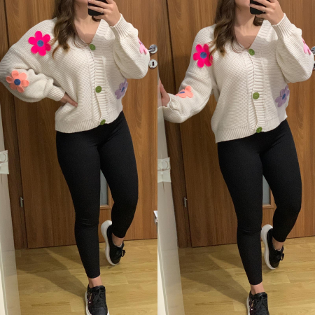 NOUTATI - Set colanti negri+ pulover bej cu floricele