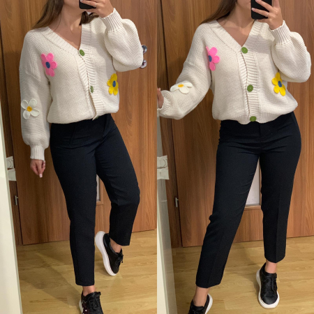 NOUTATI - Set pantaloni office negri+ pulover bej cu floricele