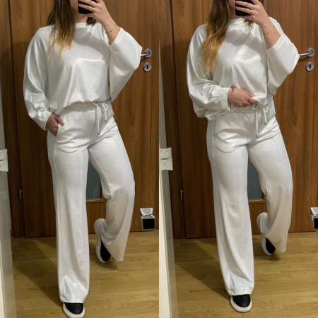 NOUTATI - Trening alb evazat din catifea cu sclipici