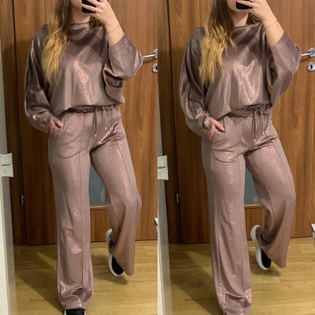 Trening evazat din catifea cappuccino cu sclipici NOUTATI - Trening evazat din catifea cappuccino cu sclipici