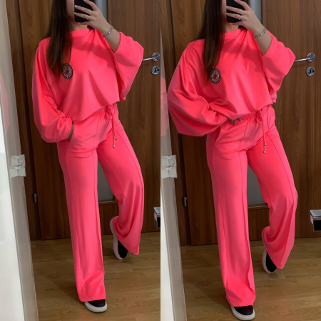 Trening evazat din catifea roz neon NOUTATI - Trening evazat din catifea roz neon
