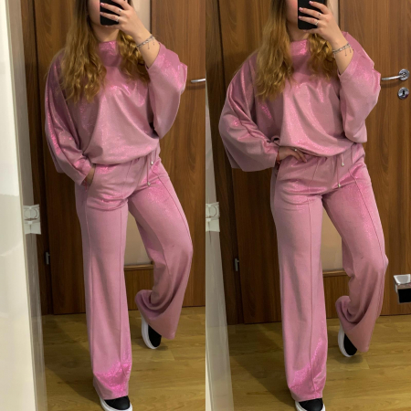 Trening evazat din catifea roz pudra cu sclipici NOUTATI - Trening evazat din catifea roz pudra cu sclipici