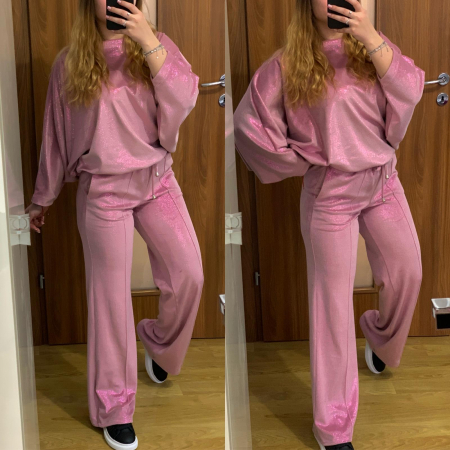 NOUTATI - Trening evazat din catifea roz pudra cu sclipici