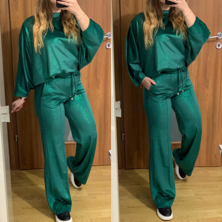 NOUTATI - Trening evazat din catifea verde cu sclipici