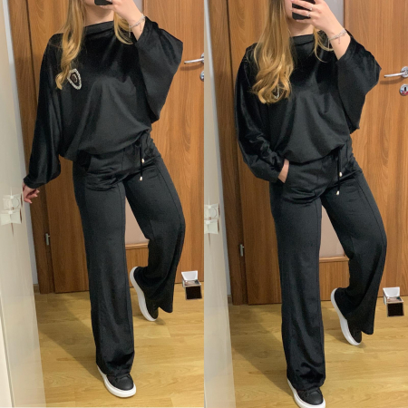 NOUTATI - Trening negru evazat din catifea