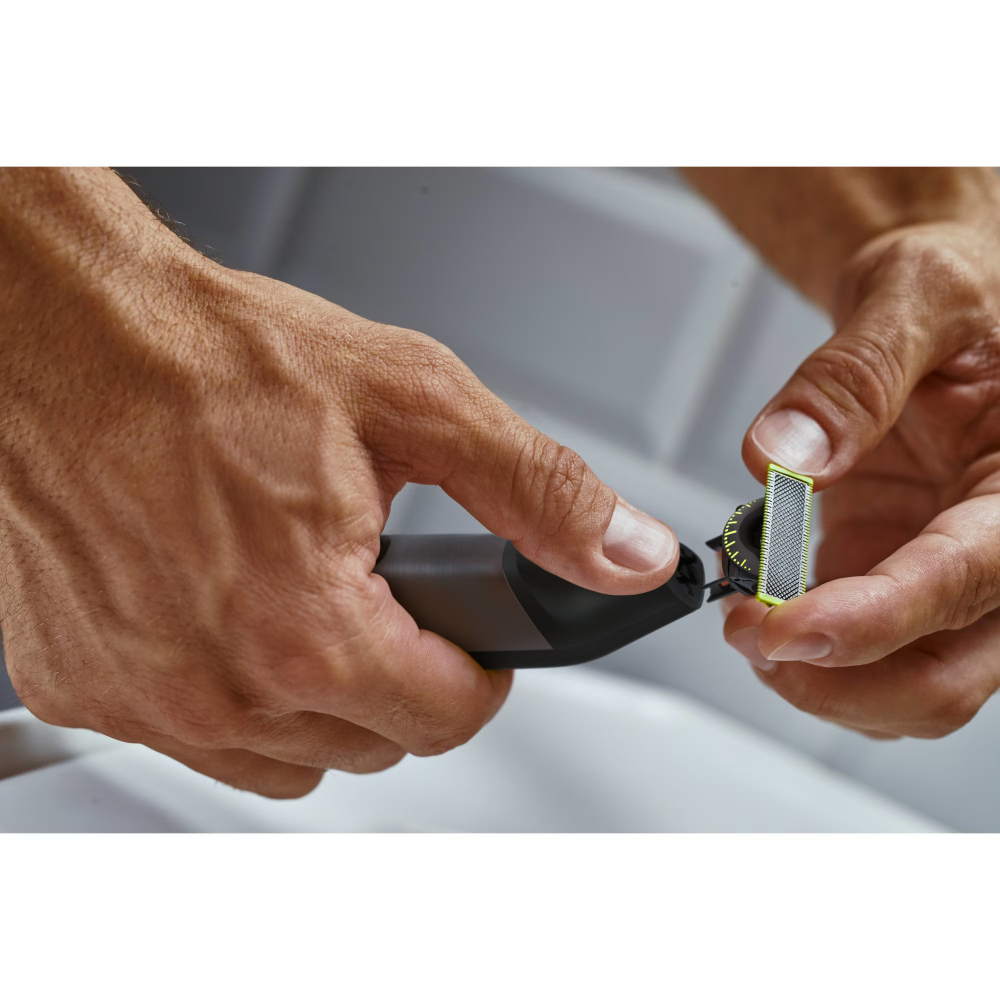 Aparat hibrid de barbierit, tuns barba si parul corporal Philips OneBlade Pro QP6551/17, pieptene 14 lungimi, lama inovatoare 360 cu 2 taisuri, afisaj digital LED, pieptene corp, reincarcabil,autonomi [11]
