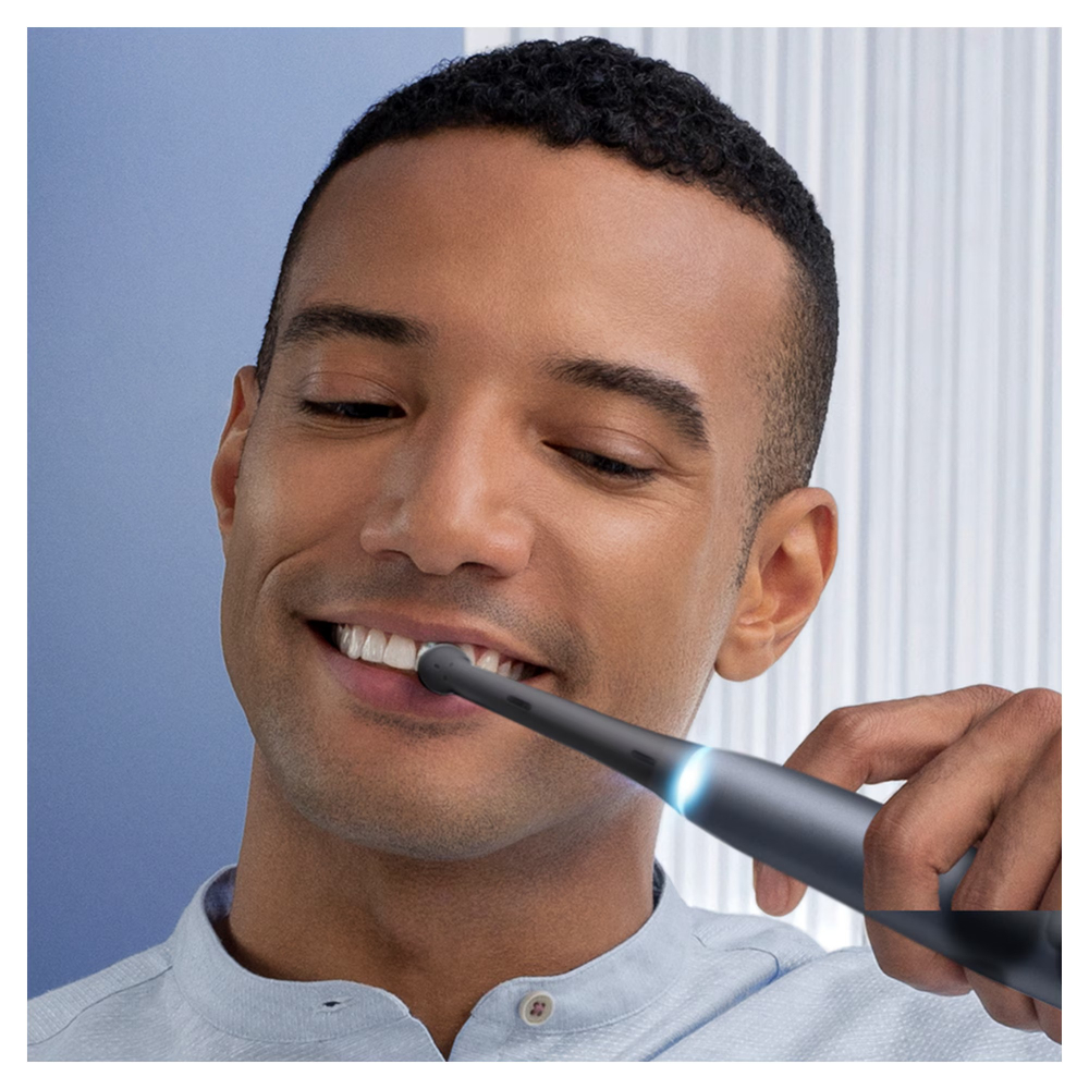 Periuta de dinti electrica Oral-B iO7 cu Tehnologie Magnetica si Micro-Vibratii, Inteligenta artificiala, Display led interactiv, Senzor de presiune Smart, Timer vizibil, 5 moduri, 1 capat, spare head holder, Incarcator magnetic, Trusa de calatorie, Negru [13]