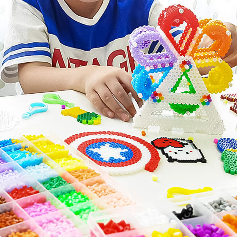 Set 23000 Margele de calcat NewEvo in 22 culori, 5 tampoane transparente de stivuire, 2 pandantive, 9 foi de calcat, 29 sabloane cu model, 4 pensete, o carte cu modele, Multicolor [10]