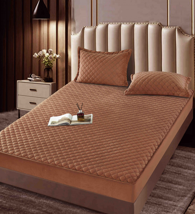 Husa Matlasata Tip Topper Catifea Maro pentru Pat 160x200cm + 2 Fete de Perna 50x70cm - Huse de Pat Confortabile si Elegante [2]