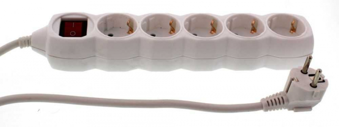Prelungitor 5 prize 5m cu intrerupator, cablu 3x1.5mmp, well