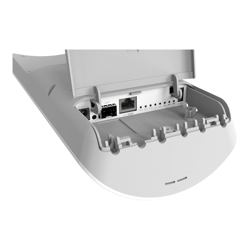 mANTBox 52 15s, antene 12dBi 2.4GHz, 15dBi 5GHz, 802.11a/n/ac 5GHz, 802.11b/g/n 2.4Ghz, 1 x Gigabit, 1 x SFP, PoE - MikroTik RBD22UGS-5HPacD2HnD-15S [3]