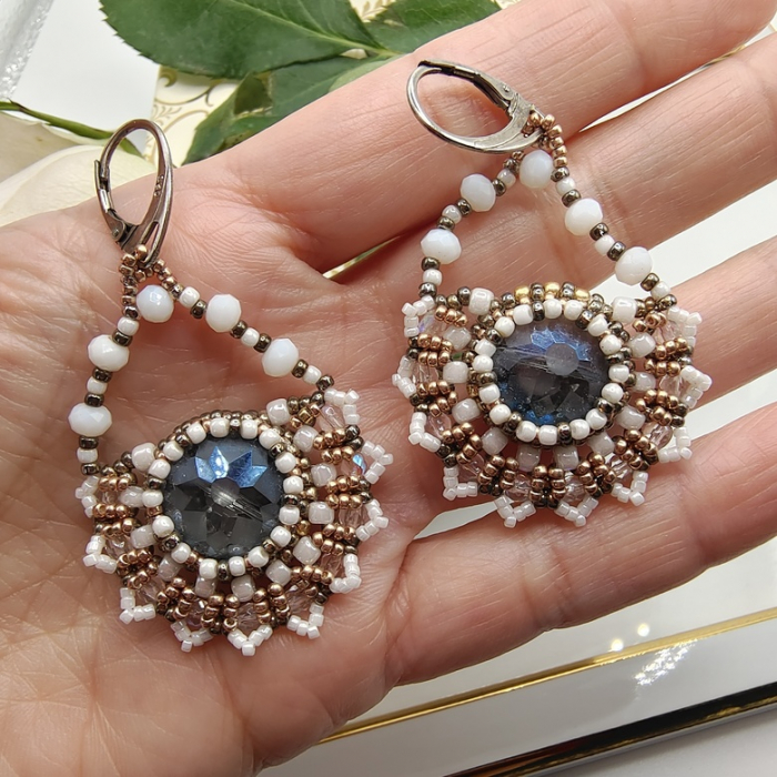 Cercei rotunzi albi cu argint [2]