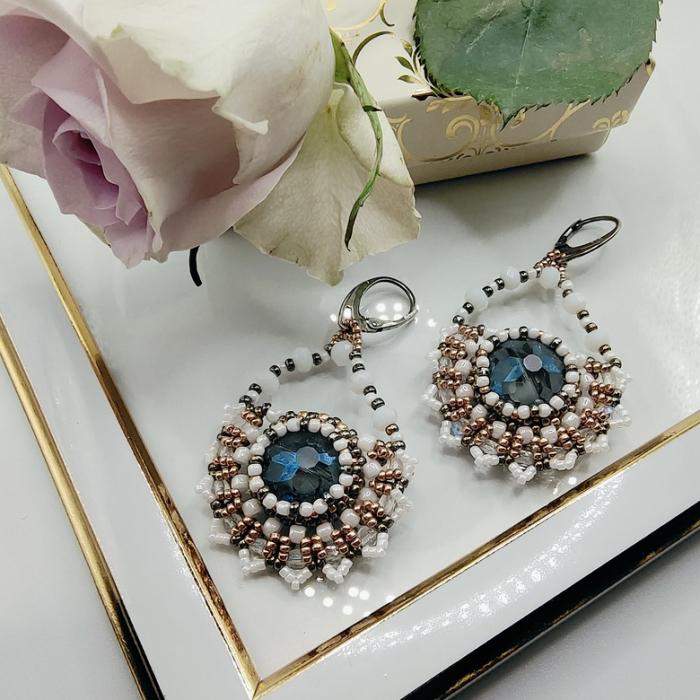 Cercei rotunzi albi cu argint [1]