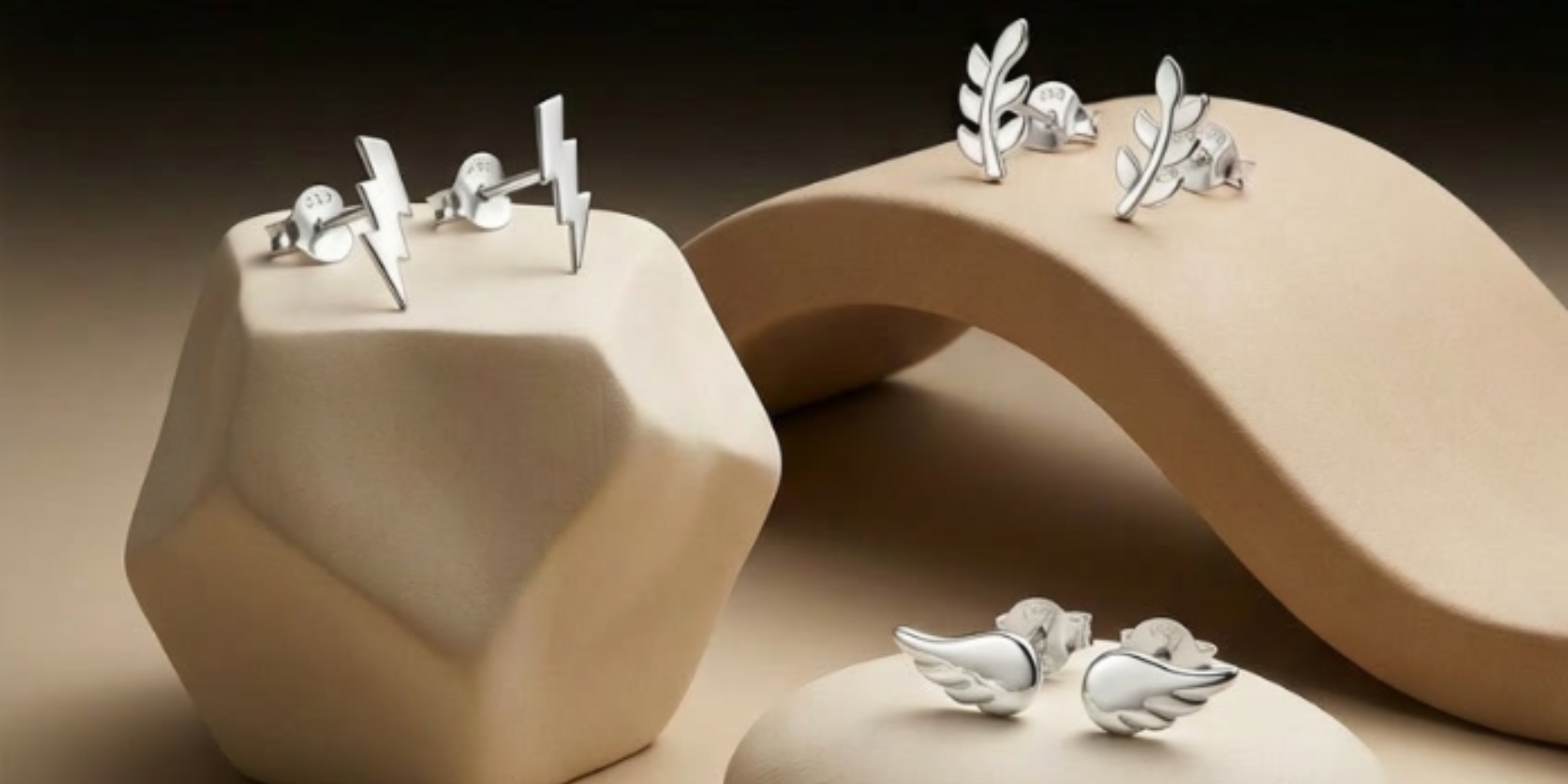 Ce bijuterii cadou să alegi în funcție de relație – ghid complet pentru alegerea perfectă