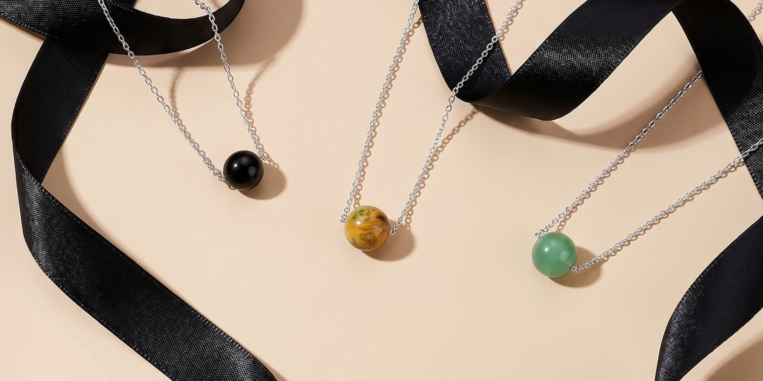 Lănțișoare din Argint 925 cu Pietre Semiprețioase Naturale – Eleganță Minimalistă și Energie Naturală într-o Bijuterie Delicată