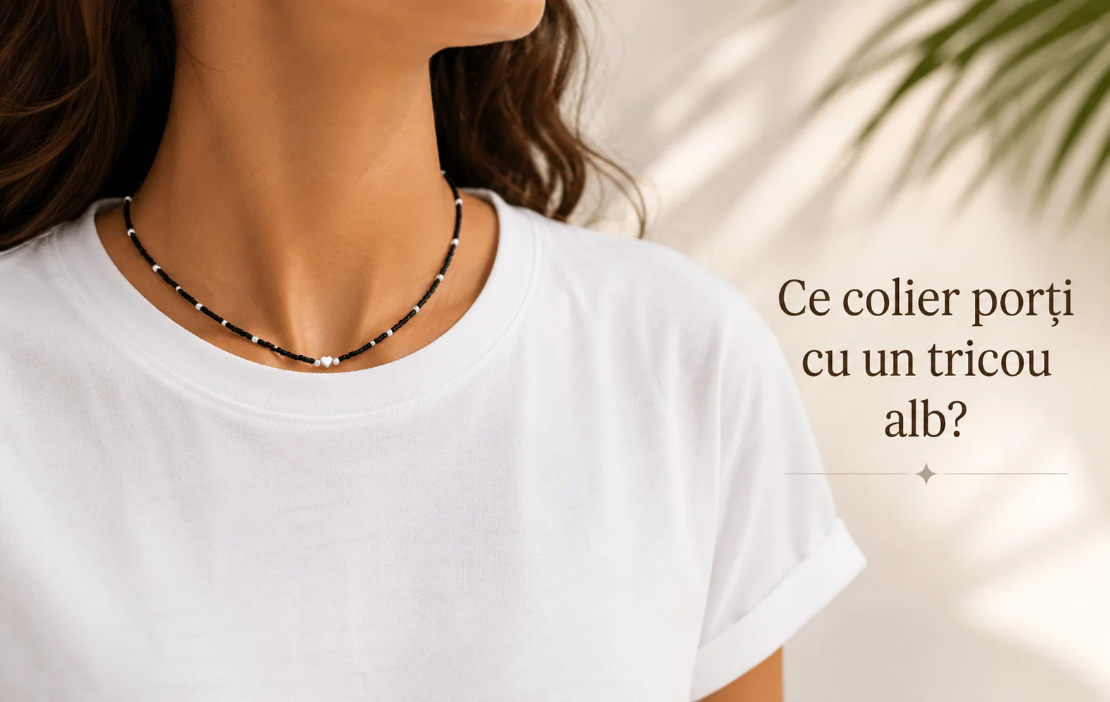 Ce colier porți cu un tricou alb? Idei de asortare pentru ținute simple și moderne