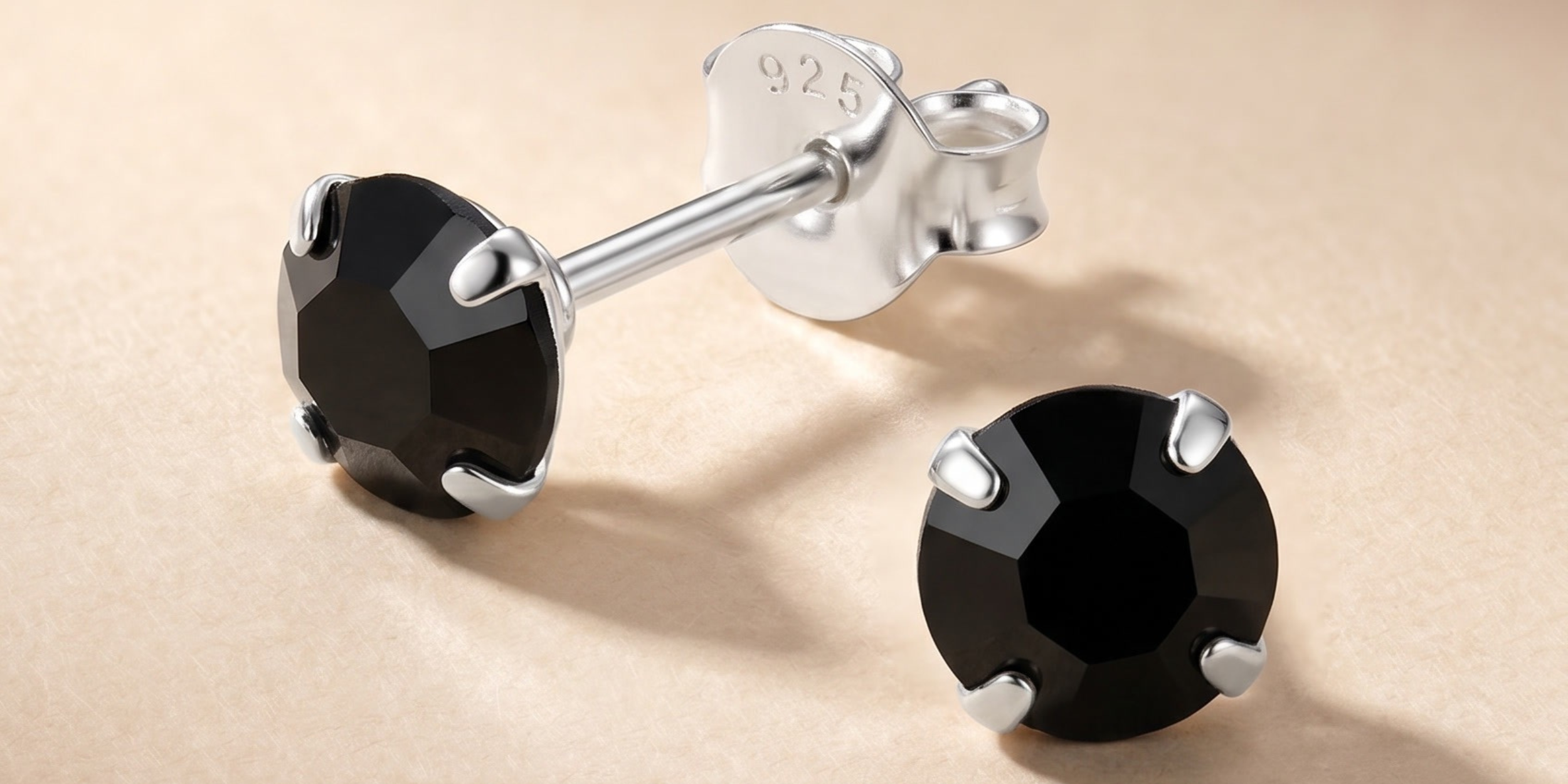 Zirconia neagră: mister și eleganță într-un singur accesoriu