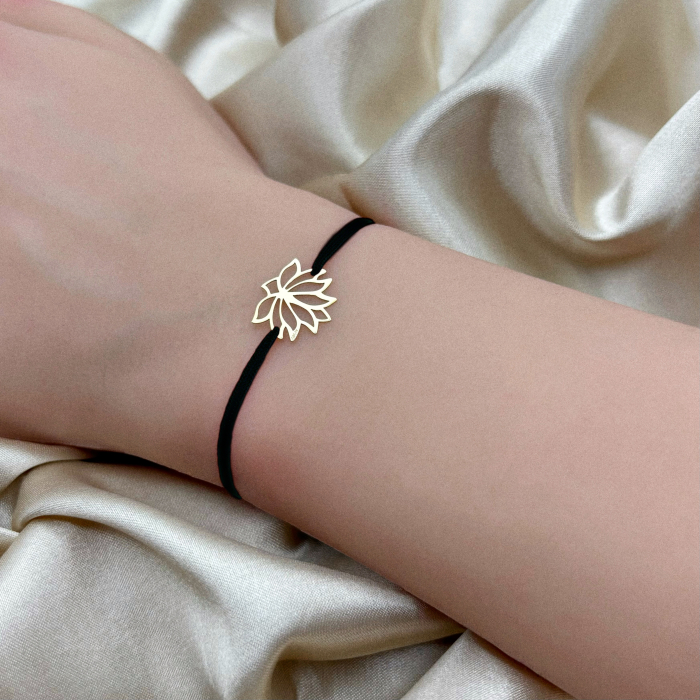 Bratara cu pandantiv Lotus din Aur 14K [3]