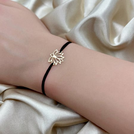 Bratara cu pandantiv Lotus din Aur 14K [2]