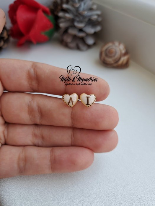 Cercei inima cu baza din argint placat cu aur ce contin lapte matern, initiale si bucati din cordonul ombilical al bebelusului [2]
