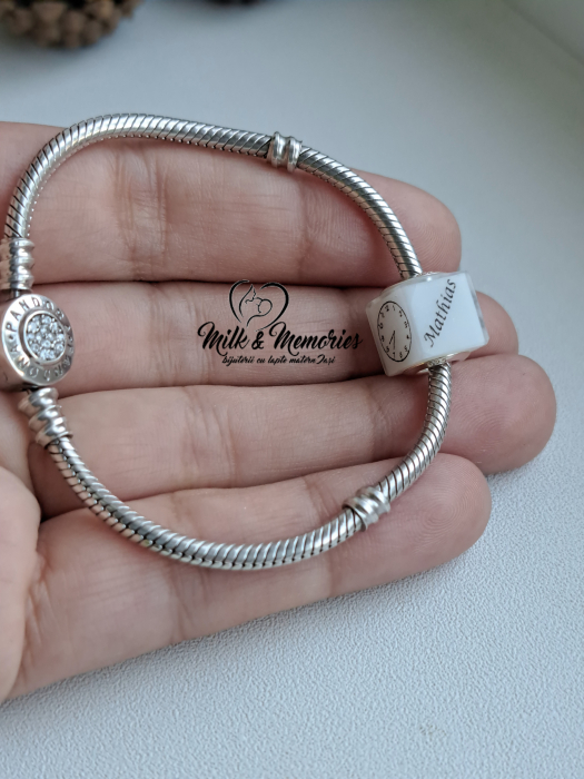 Charm tip cub ce contine lapte matern si baza din argint 925 [9]