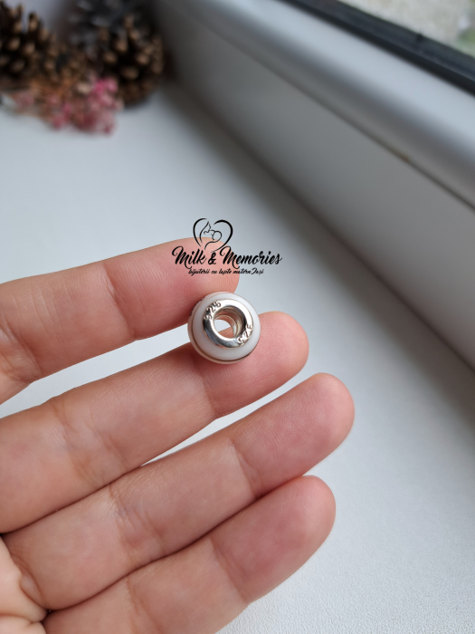 Charm tip Pandora cu lapte matern, doua suvite de par si numele copiilor [3]