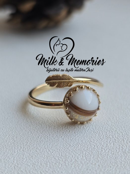 Inel reglabil din aur galben 14K cu semiperla ce contine lapte matern, suvita si foita aurie [7]