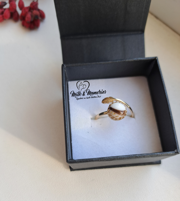 Inel reglabil din aur galben 14K cu semiperla ce contine lapte matern, suvita si foita aurie [4]