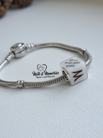 Charm tip cub ce contine lapte matern si baza din argint 925 [9]