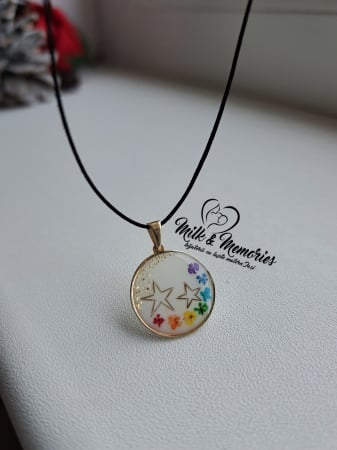 Pandantiv din aur 14 K marcat 585, ce contine lapte matern, figurina stea din suvita de par si flori naturale uscate [2]