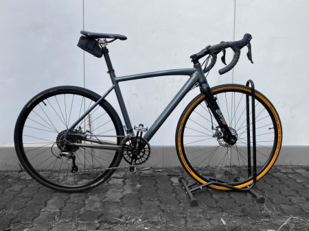 Rent a bike - Bicicleta gravel/sosea, marimea M (530 mm)