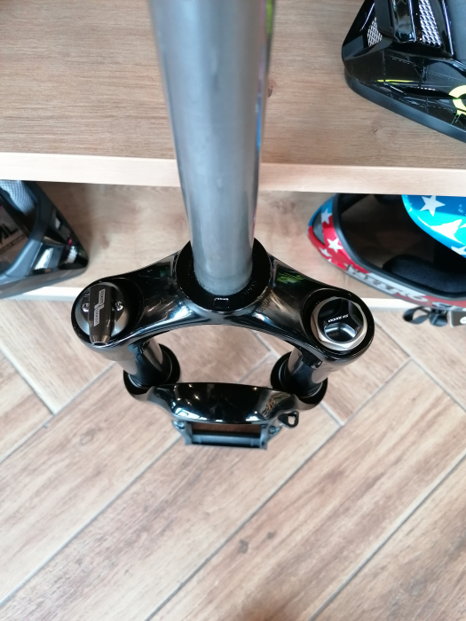 furca SR Suntour XCR AIR 100mm, remote, 29, suspensie fata [7]
