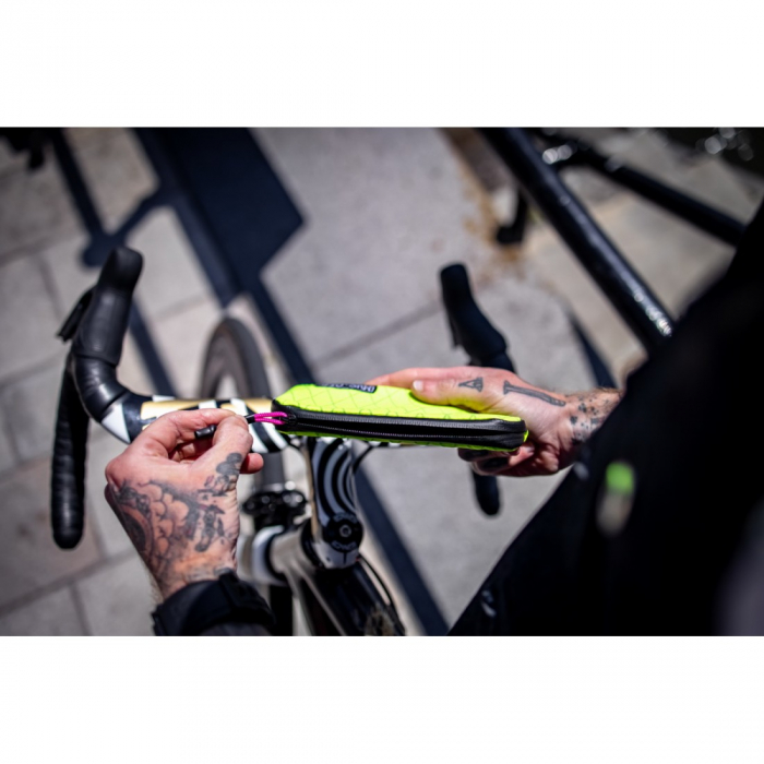 Borseta Muc-Off Essentials Impermeabila Hi-Vis [11]