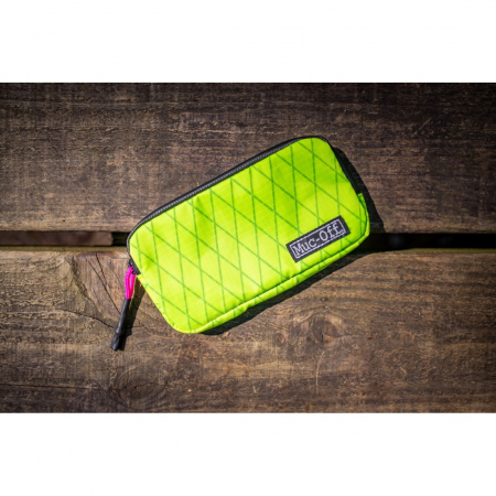 Borseta Muc-Off Essentials Impermeabila Hi-Vis [3]