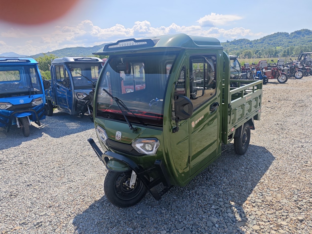 tricicleta electrica cu cabina cu remorca