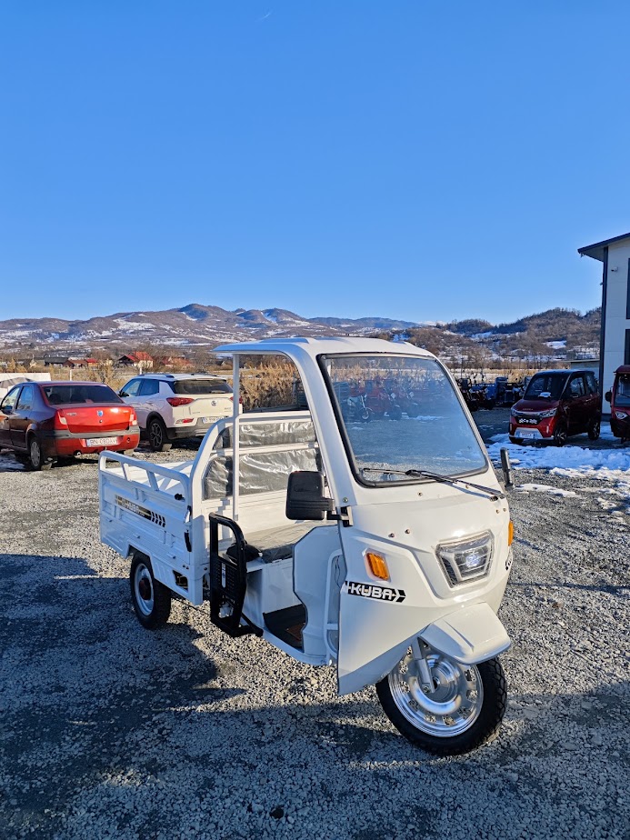 triciclu cu semicabina