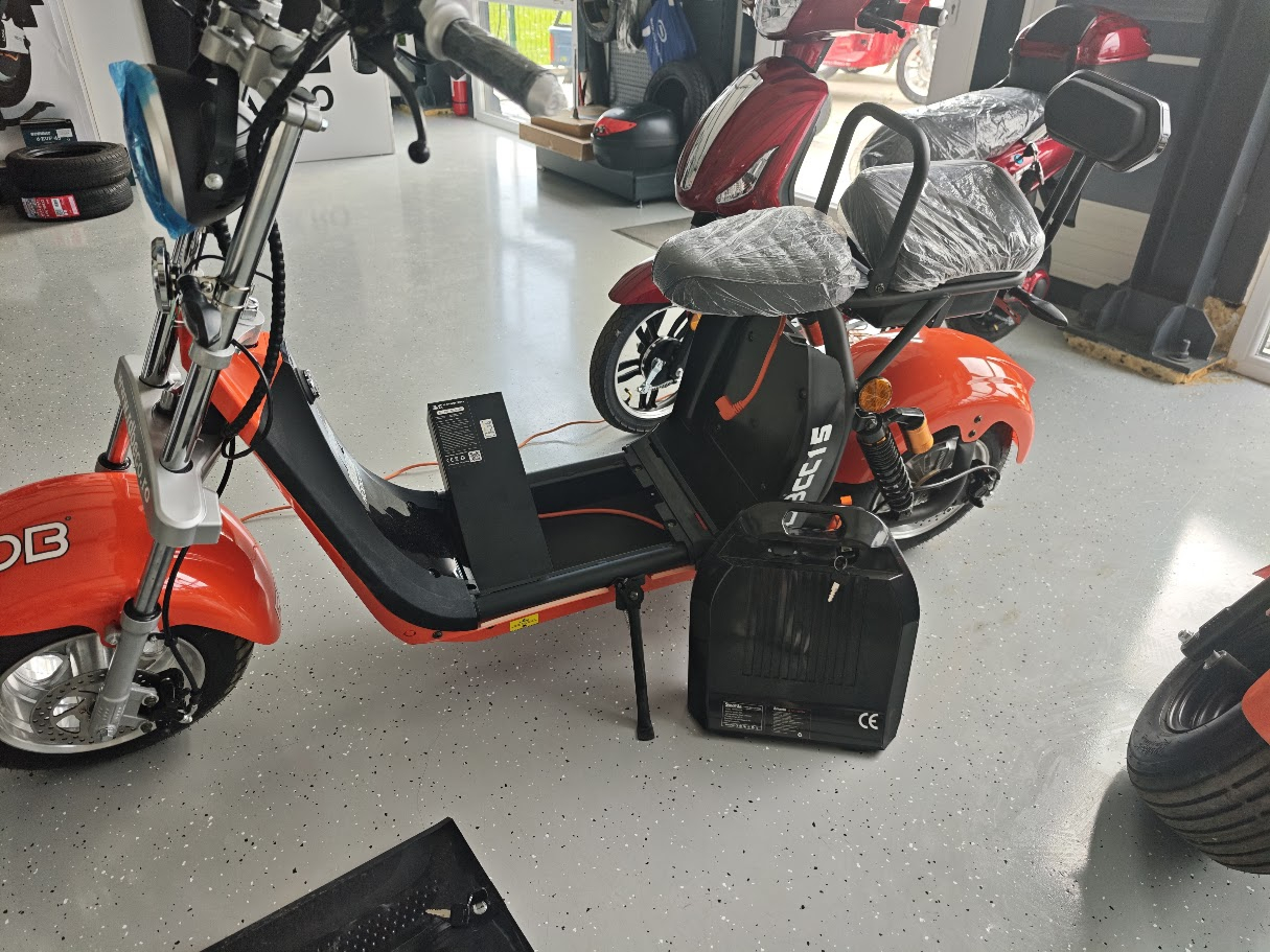 Caut Scuter Electric Fără Permis Litiu cu Autonomie Mare